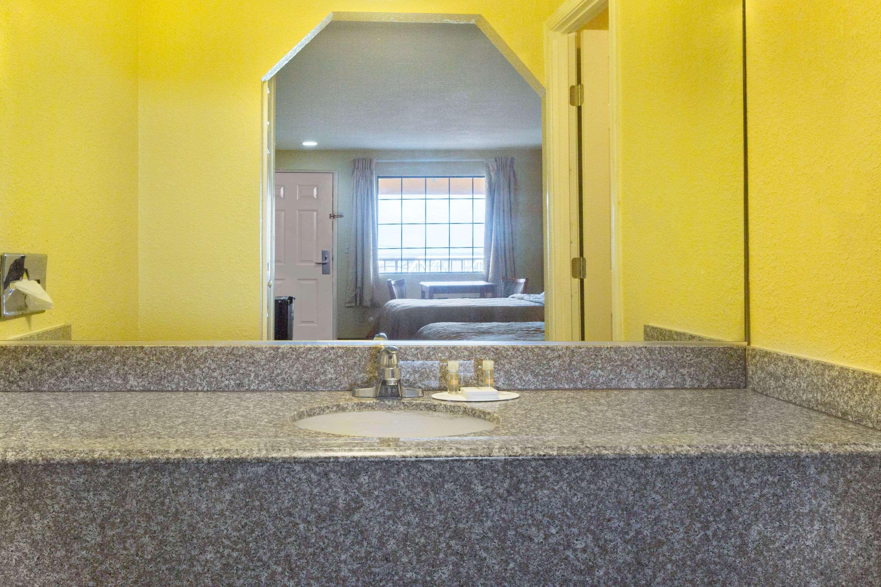 Days Inn & Suites By Wyndham Vicksburg Extérieur photo