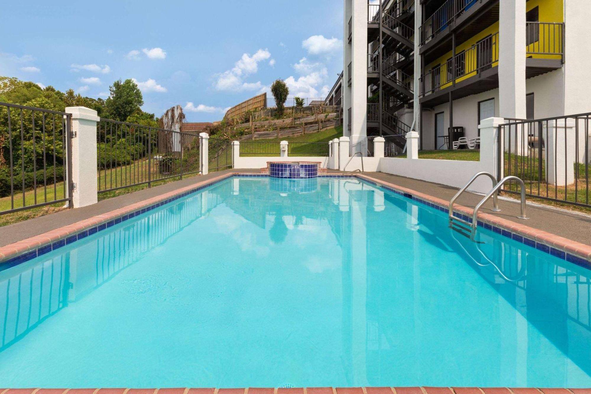 Days Inn & Suites By Wyndham Vicksburg Extérieur photo